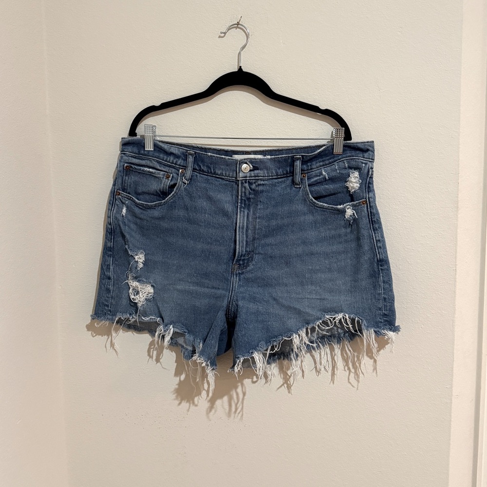 Abercrombie & Fitch The 4” Mom Short High Rise